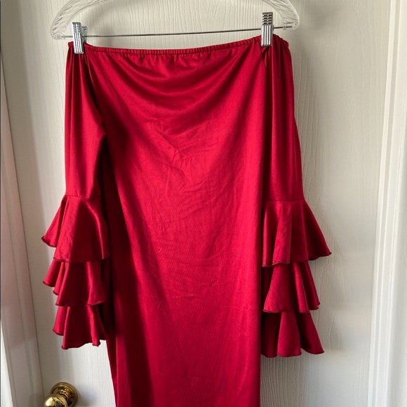 Woman’s off shoulder dress - Picture 2 of 3